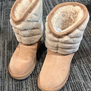 Beige uggs